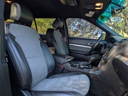 Used 2017 Ford Explorer XLT w/ Equipment Group 202A image 17