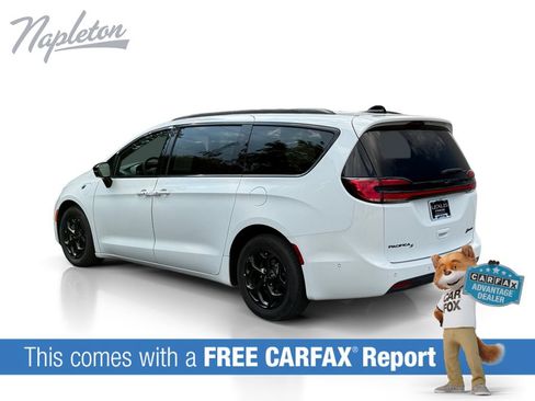Used 2024 Chrysler Pacifica Premium FWD image 3