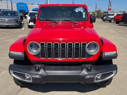 Used 2025 Jeep Wrangler Unlimited Sahara AWD/4WD image 5