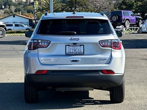Used 2025 Jeep Compass Latitude w/ Convenience Group image 5