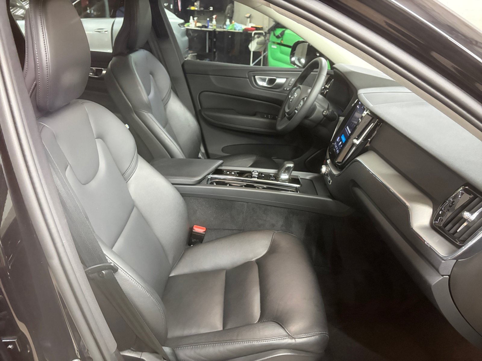 Used 2024 Volvo XC60 T8 Core AWD/4WD image 22