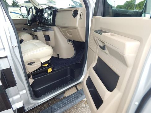 Used 2018 Ford E-450 and Econoline 450 Super Duty w/ Motorhome Prep Package RWD image 16