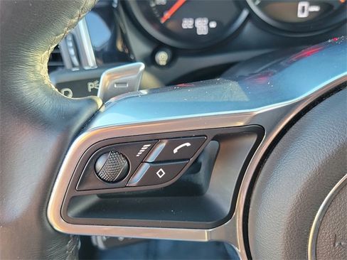 Used 2018 Porsche Macan Base image 24