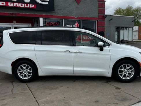 Used 2020 Chrysler Voyager Lxi FWD image 5