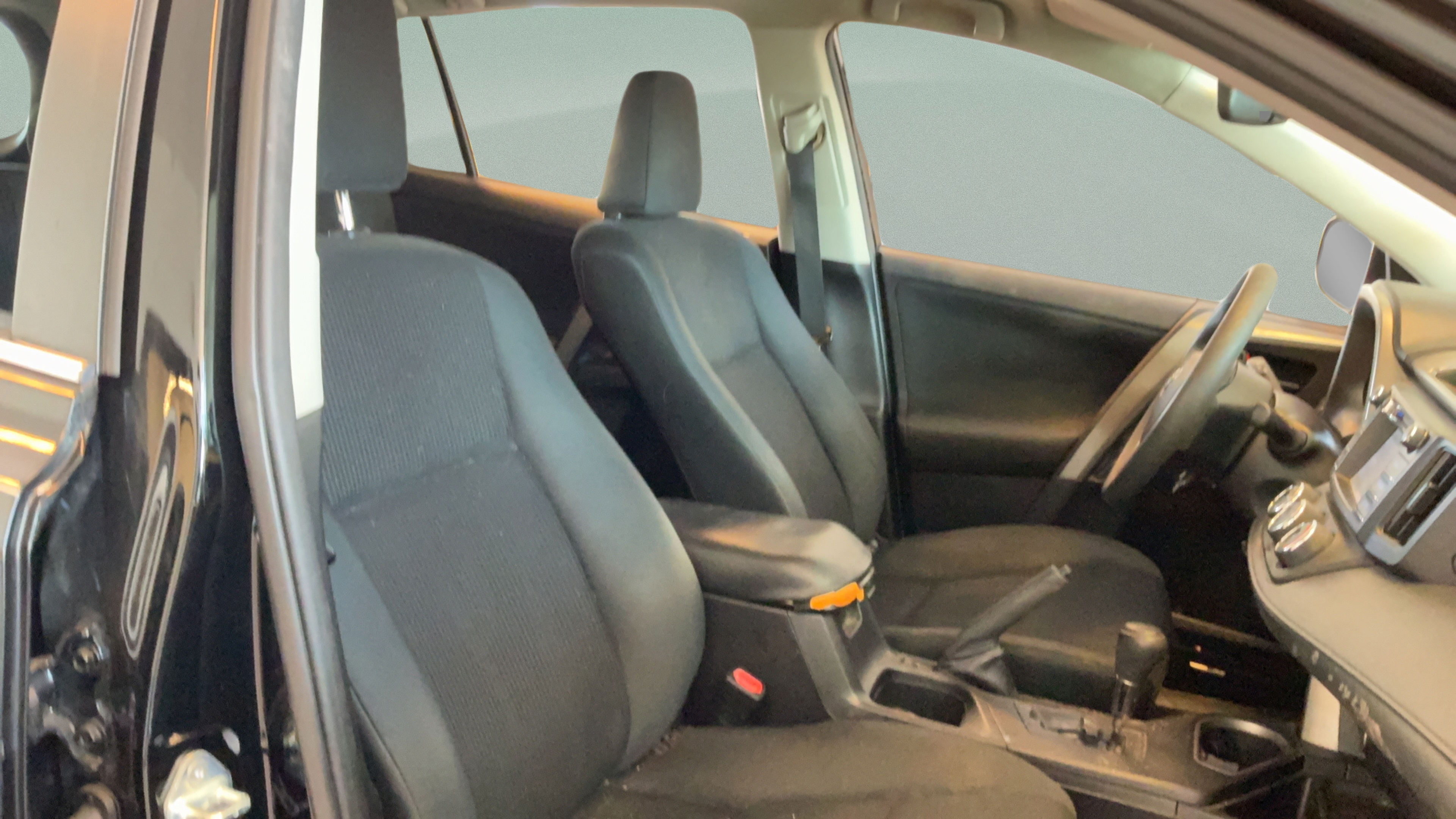Used 2016 Toyota RAV4 LE FWD image 23