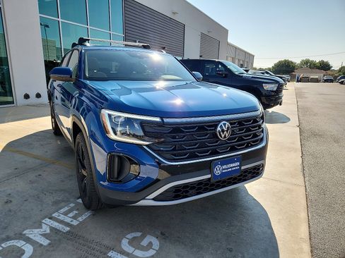 New 2026 Volkswagen Atlas Cross Sport SE image 1