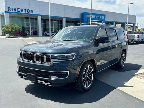 Used 2023 Jeep Wagoneer L Series III w/ Premium Group I AWD/4WD image 12
