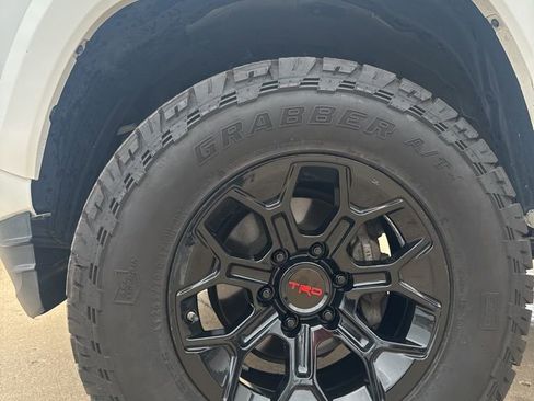 Used 2020 Toyota Tacoma SR5 image 10