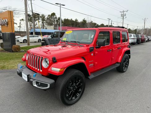 Used 2022 Jeep Wrangler Unlimited Sahara w/ Cold Weather Group image 8