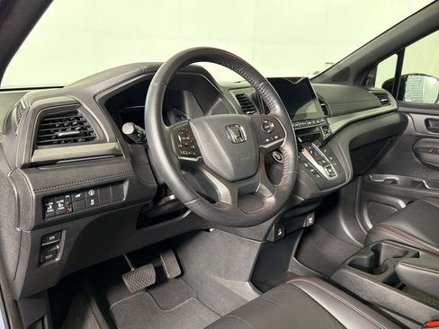 Used 2024 Honda Odyssey Sport image 3