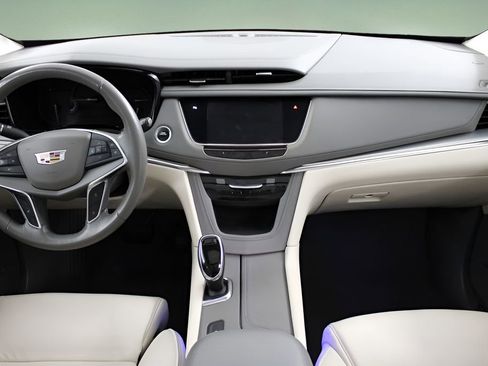 Used 2017 Cadillac XT5 Luxury image 12