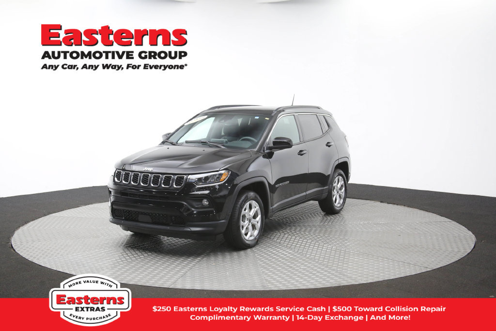 Used 2025 Jeep Compass Latitude w/ Sun & Sound Group AWD/4WD image 59