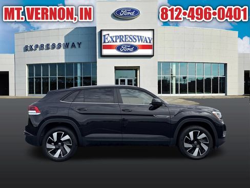 Used 2025 Volkswagen Atlas Cross Sport SE FWD image 7