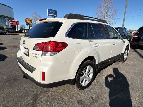Used 2014 Subaru Outback 2.5i Premium image 4