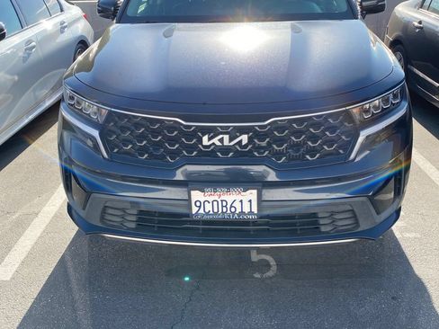 Used 2022 Kia Sorento S FWD image 2