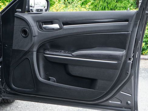 Used 2019 Chrysler 300 S image 37