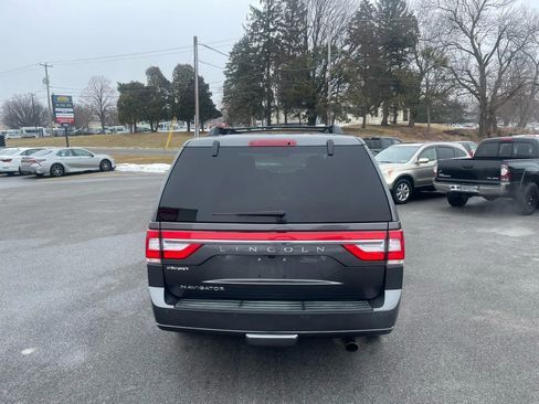 Used 2017 Lincoln Navigator Select image 5