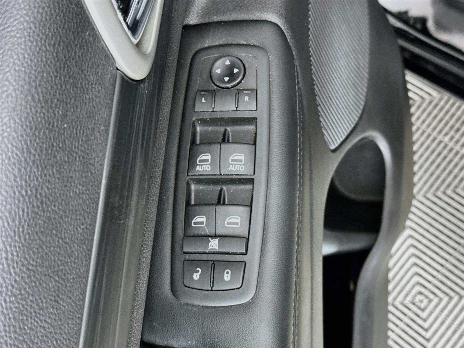 Used 2020 Jeep Grand Cherokee Altitude RWD image 19