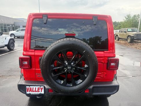 Used 2025 Jeep Wrangler Unlimited Sahara w/ Safety Group AWD/4WD image 5
