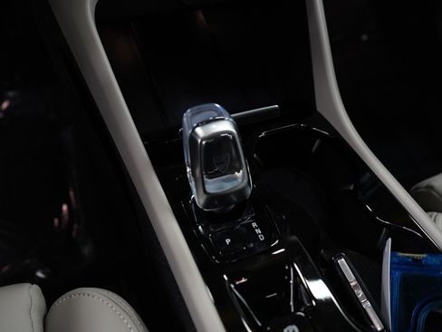 Used 2023 Volvo XC40 B5 Ultimate w/ Protection Package Premier image 21