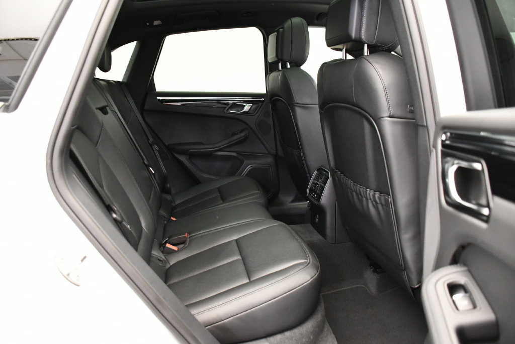 Certified 2026 Porsche Macan Turbo AWD/4WD image 54