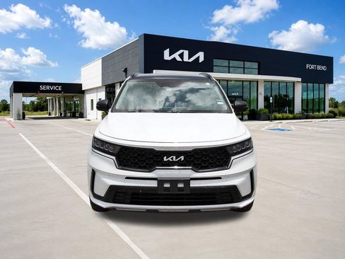 Used 2022 Kia Sorento S w/ Panoramic Sunroof Package FWD image 2