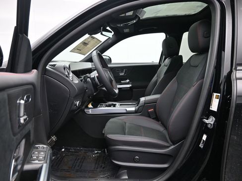New 2026 Mercedes-Benz GLB 250 4MATIC image 21