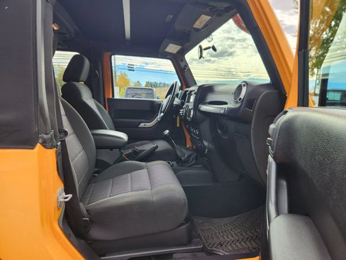 Used 2012 Jeep Wrangler Sahara AWD/4WD image 38