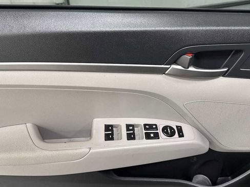 Used 2018 Hyundai Elantra SE image 15