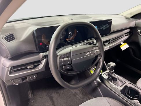 New 2025 Kia K4 LXS image 9