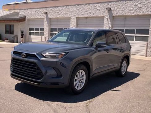 Used 2026 Toyota Grand Highlander AWD image 5