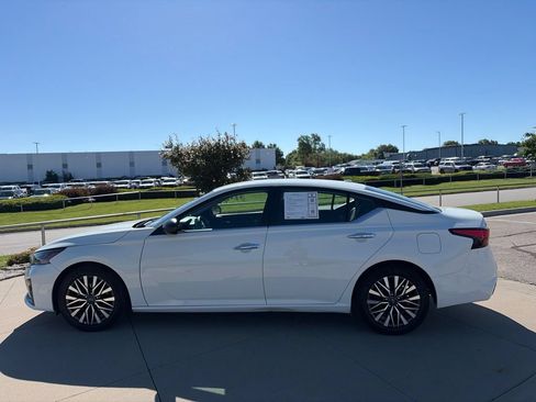 Used 2025 Nissan Altima 2.5 SV FWD image 5