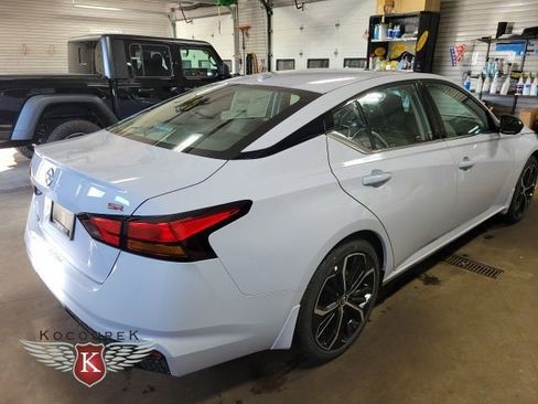 Used 2025 Nissan Altima 2.5 SR w/ SR Premium Package image 4