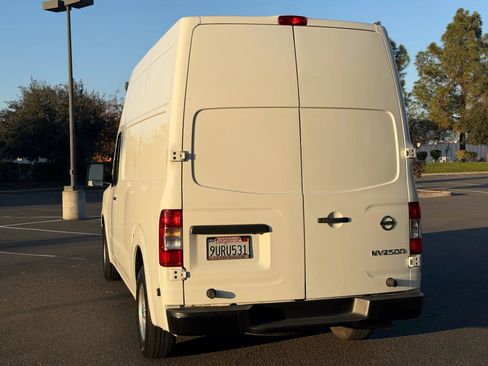 Used 2021 Nissan NV 2500 S image 9