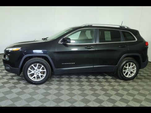 Used 2016 Jeep Cherokee Latitude w/ Safety/Convenience Group AWD/4WD image 15