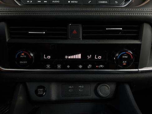 Used 2025 Nissan Rogue SV FWD image 28