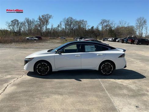 New 2026 Nissan Sentra SR w/ SR Premium Package FWD image 3