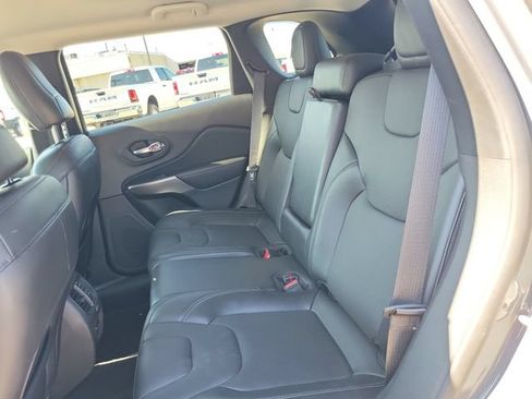 Used 2021 Jeep Cherokee Latitude Lux w/ Comfort/Convenience Group AWD/4WD image 27
