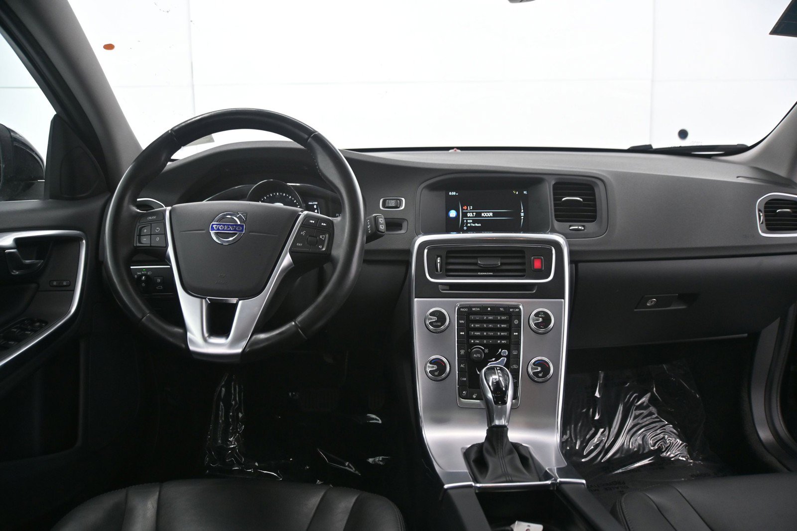 Used 2017 Volvo V60 T5 Premier w/ Convenience Package AWD/4WD image 17