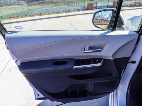 Used 2023 Toyota Sienna XLE image 32