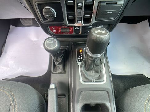 Used 2024 Jeep Wrangler Unlimited Sport AWD/4WD image 19