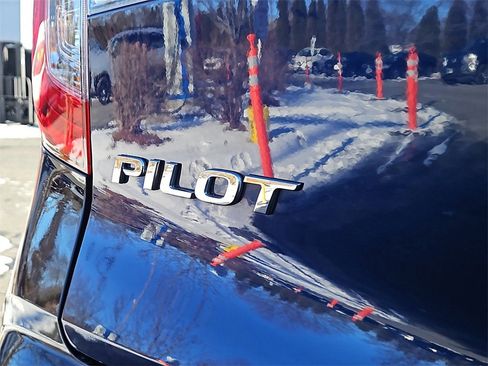 Certified 2022 Honda Pilot Touring image 6