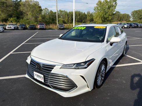 Used 2019 Toyota Avalon Limited w/ Advanced Safety Package FWD image 2