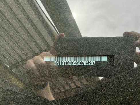 Used 2025 Nissan Rogue SV AWD/4WD image 41