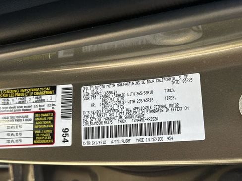 Used 2025 Toyota Tacoma TRD Sport AWD/4WD image 36