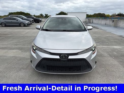Used 2020 Toyota Corolla LE image 2