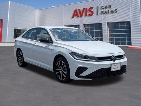Used 2025 Volkswagen Jetta Sport FWD image 3