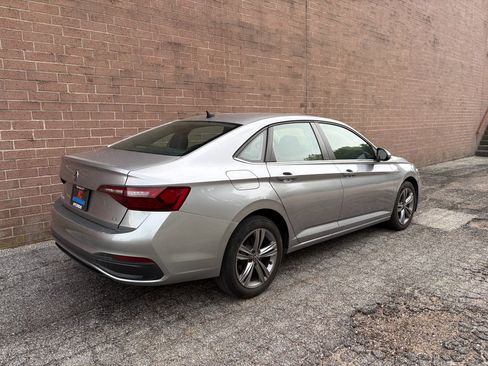 Used 2024 Volkswagen Jetta SE FWD image 5
