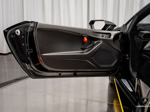 Used 2024 Lamborghini Huracan STO image 32