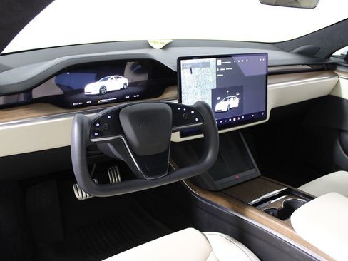 Used 2021 Tesla Model S Plaid image 7